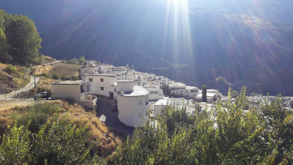 La Casa De La Bombilla Verde Trevélez Esterno foto
